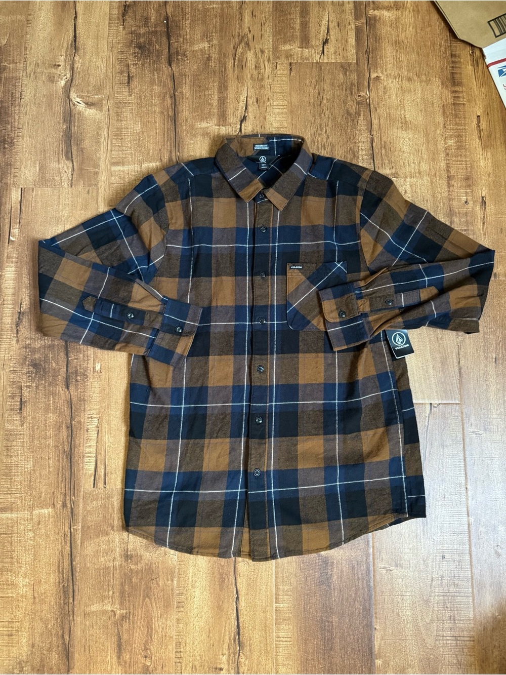 Volcom Men’s Brown & Black Plaid Flannel Shirt size M